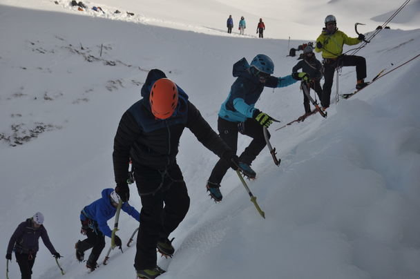 bergfalke_eisklettern_adelboden_2017_3.jpg