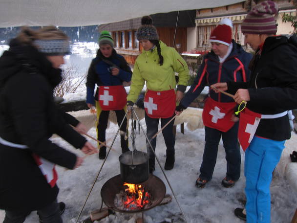 outdoorfondue.jpg outdoorfondue.jpg